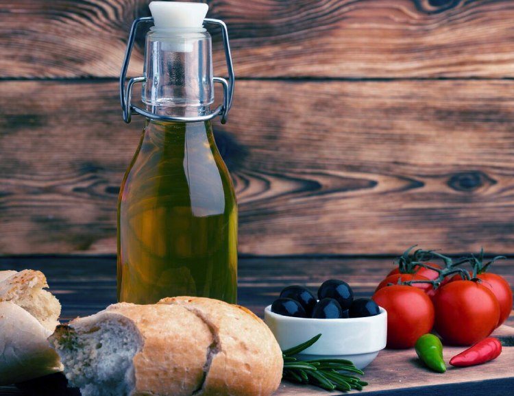 Bread, vinegar, olives and tomato