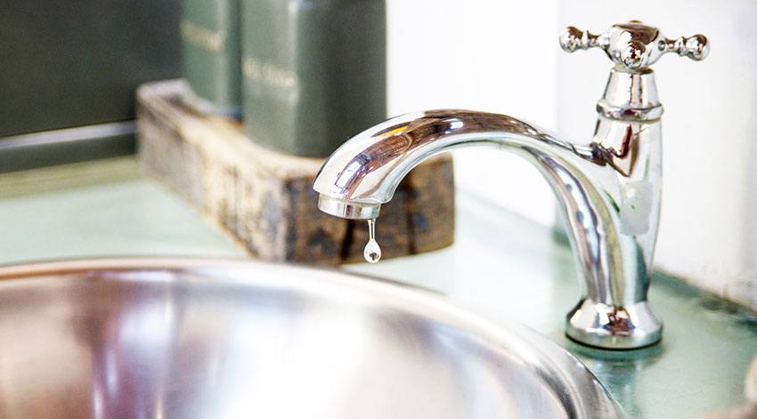 How to clean the kitchen sink without chemicals