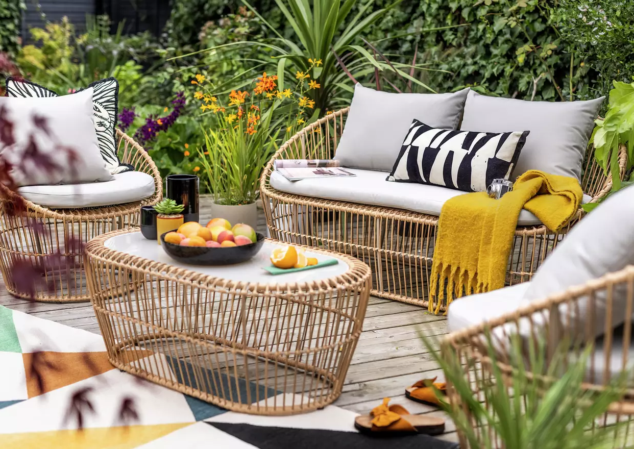 5 must have pieces of garden furniture for your backyard