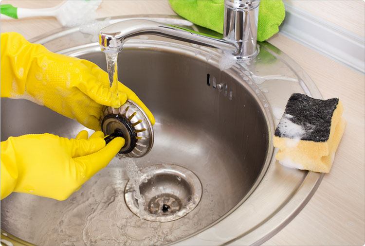 How to clean a kitchen sink with liquid soap